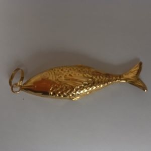 18 k Solid gold fish pendant